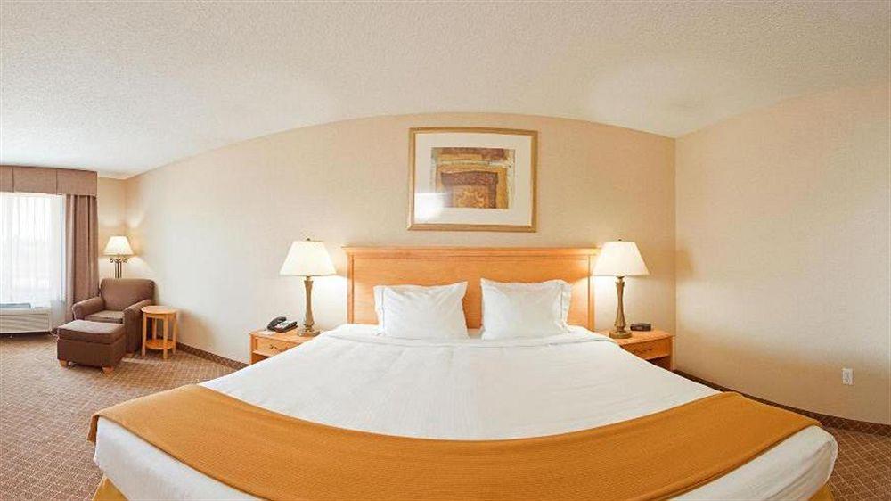 Holiday Inn Express Hotel & Suites Chesterfield - Selfridge Area By Ihg Ngoại thất bức ảnh