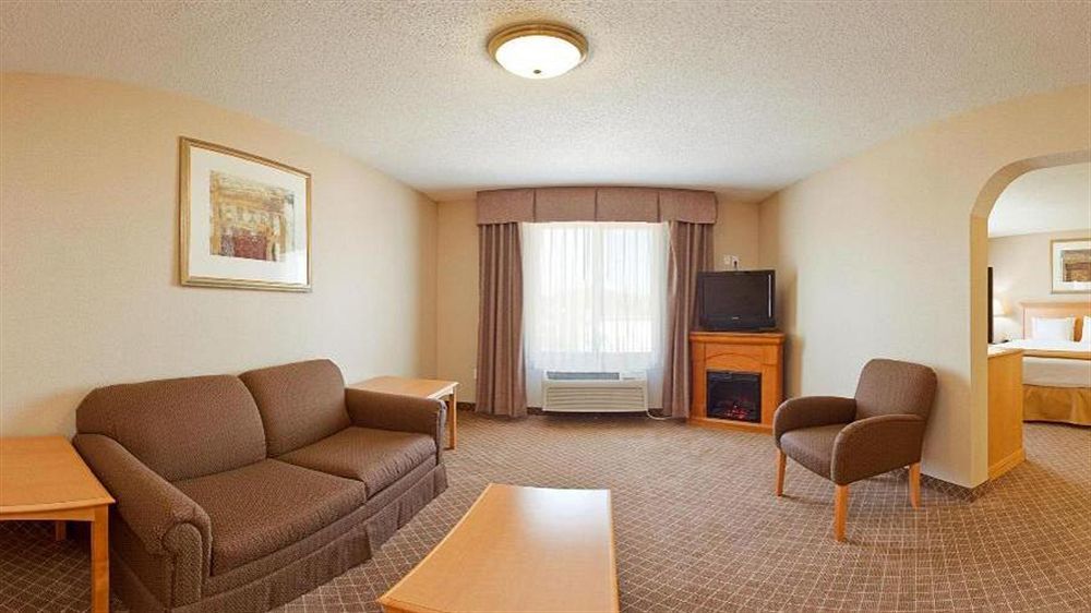 Holiday Inn Express Hotel & Suites Chesterfield - Selfridge Area By Ihg Ngoại thất bức ảnh